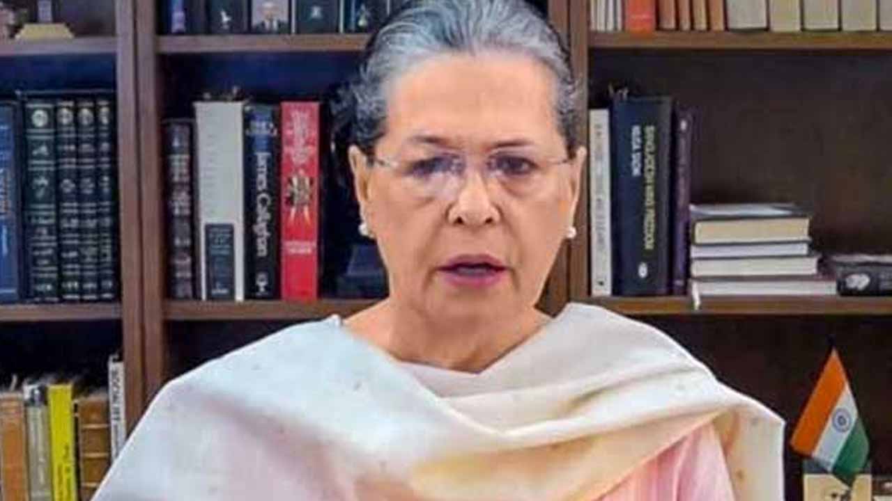 'Bulldozer politics' on Rural Employment Act: Sonia Gandhi criticizes