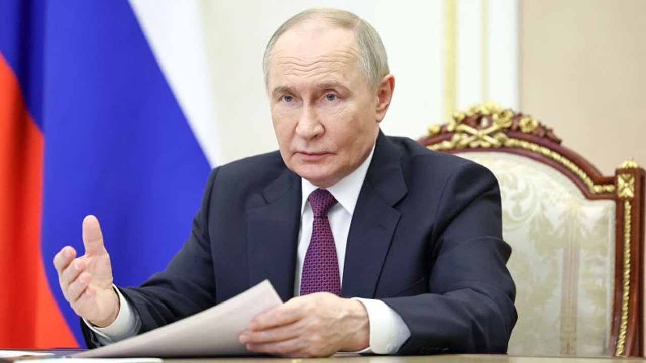 ఉక్రెయిన్‌పై రష్యా దూకుడు: బఫర్‌ జోన్‌ విస్తరణకు పుతిన్‌ ఆదేశాలు