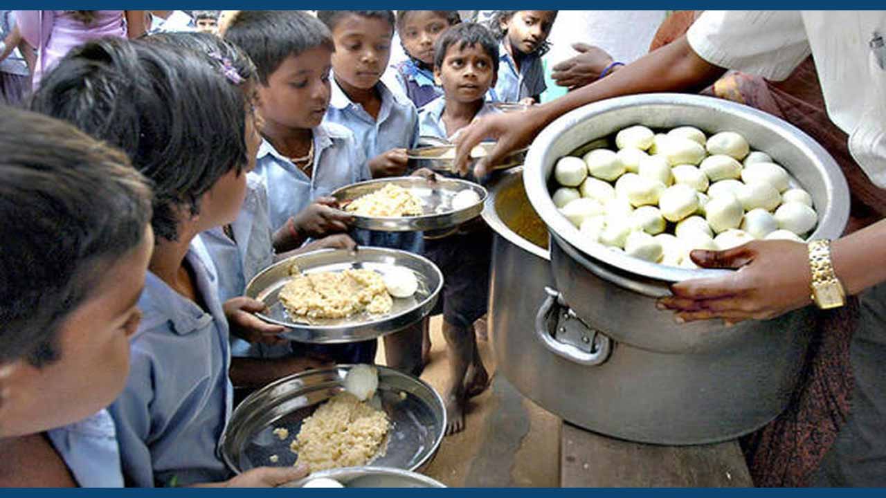 కొండెక్కిన గుడ్డు ధర.. మధ్యాహ్న భోజనంలో గుడ్డు బంద్