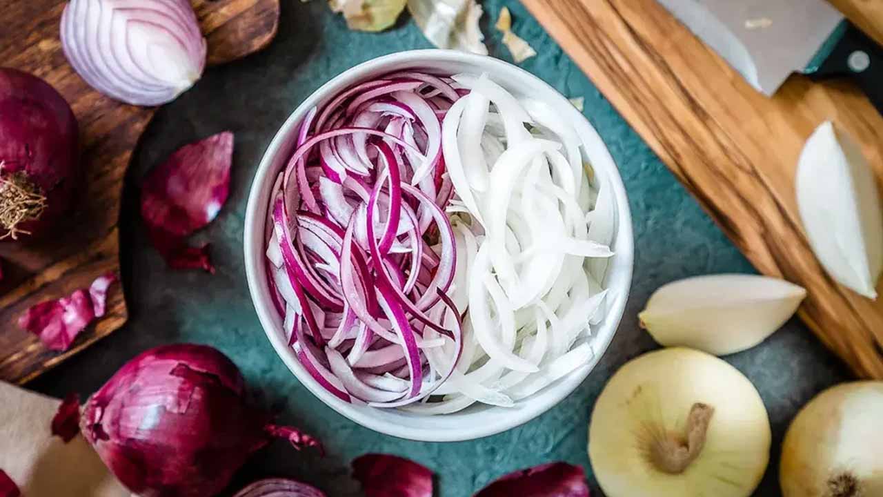 పచ్చి ఉల్లిపాయలను భోజనంతో తీసుకోవడం వల్ల క‌లిగే ఆరోగ్య ప్ర‌యోజ‌నాలు తెలుసుకుందామా?