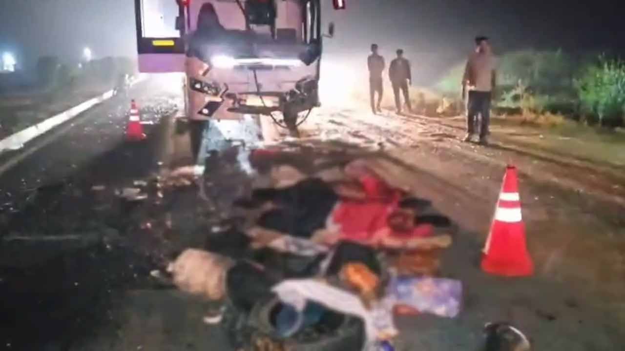 నంద్యాల జిల్లాలో ఘోర రోడ్డు ప్రమాదం , నలుగురు మృతి