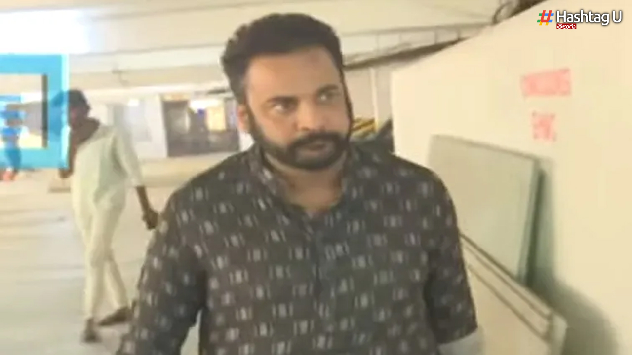 మహిళా కమిషన్‌ విచారణకు హాజరైన నటుడు శివాజీ!