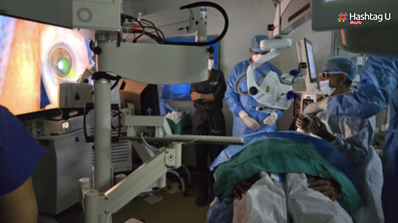 Chinese Researchers Develop Eye Surgery Robot