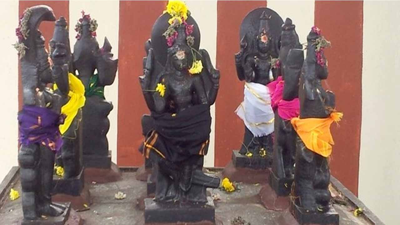 How to perform Navagraha Pradakshina? Which verses should be recited?