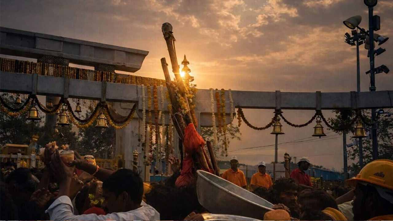 Medaram Devotees Free Journ