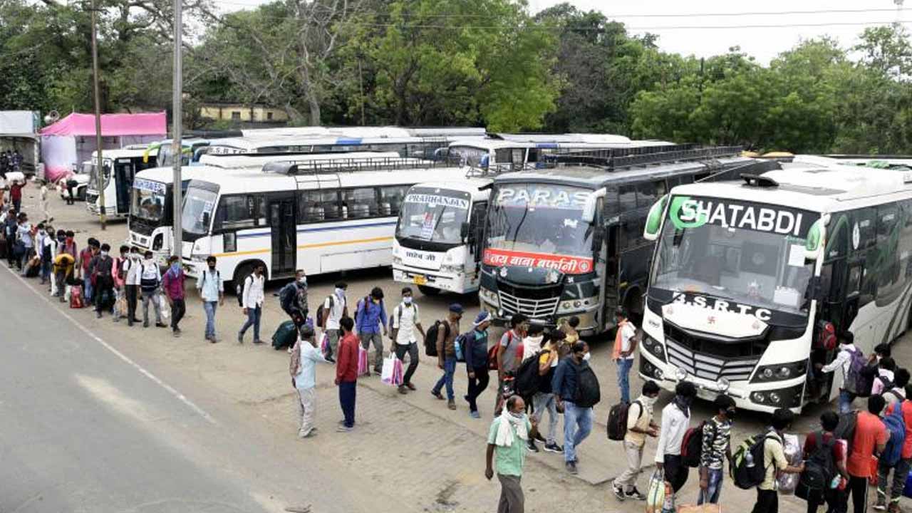 సంక్రాంతి ని క్యాష్ చేసుకోవాలని అనుకుంటున్న ప్రవైట్ ట్రావెల్ కు రవాణా శాఖ భారీ షాక్