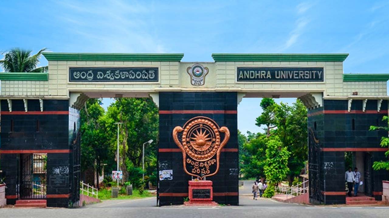 Andhra University : ఆంధ్ర యూనివర్సిటీలో ఉద్రిక్తత..రంగంలోకి పోలీసులు
