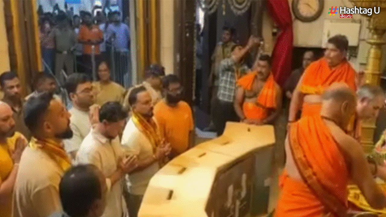 Indian Cricket Team Siddhivinayak Temple