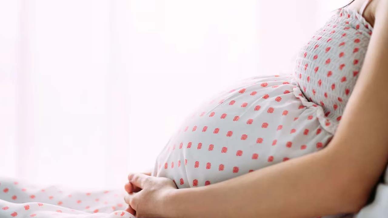 Labour pain : ప్రసవ వేదన భరించలేక కత్తితో కడుపును కోసుకున్న మహిళ !!