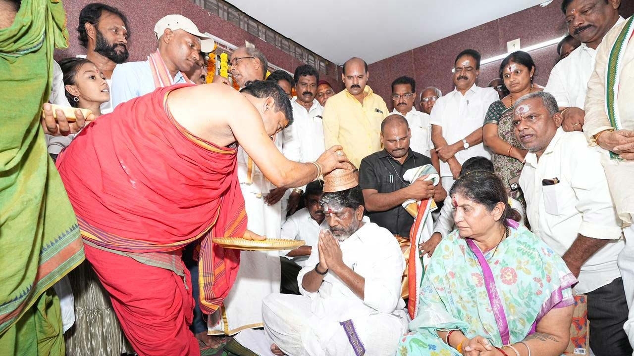 Deputy CM Bhatti : మధిర మృత్యుంజయ స్వామి సన్నిధిలో డిప్యూటీ సీఎం దంపతుల ప్రత్యేక పూజలు