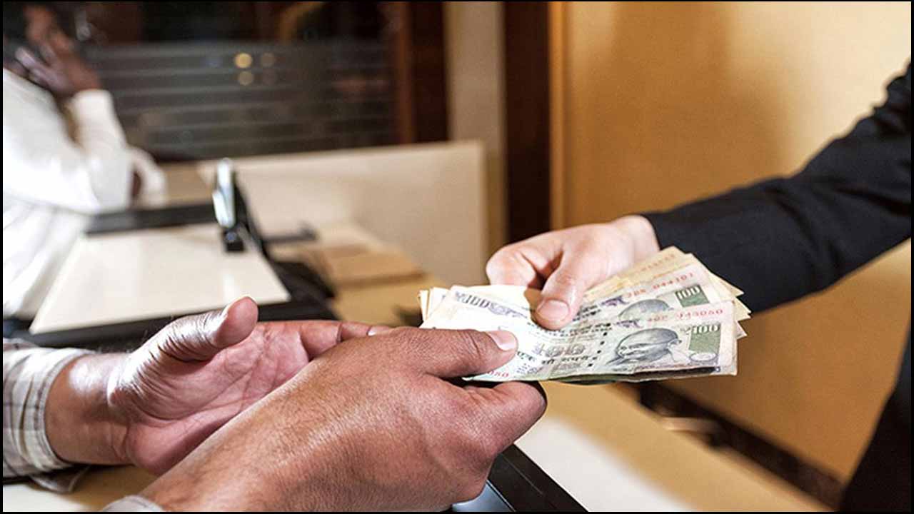 తెలంగాణ మున్సిపల్ ఆఫర్ :  ఓటుకు రూ.30వేలు.. గెలిపిస్తే అర తులం బంగారం!