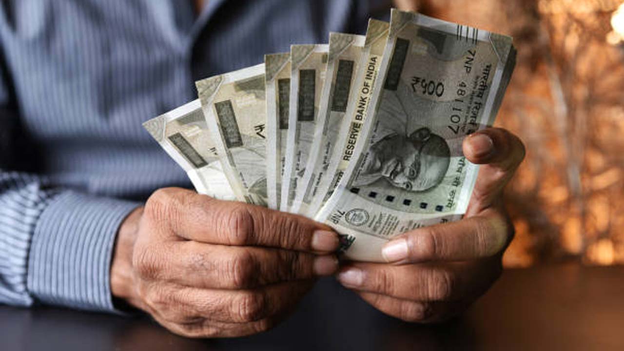 Money Transaction : దేశంలో భారీగా చేతులు మారుతున్న డబ్బు