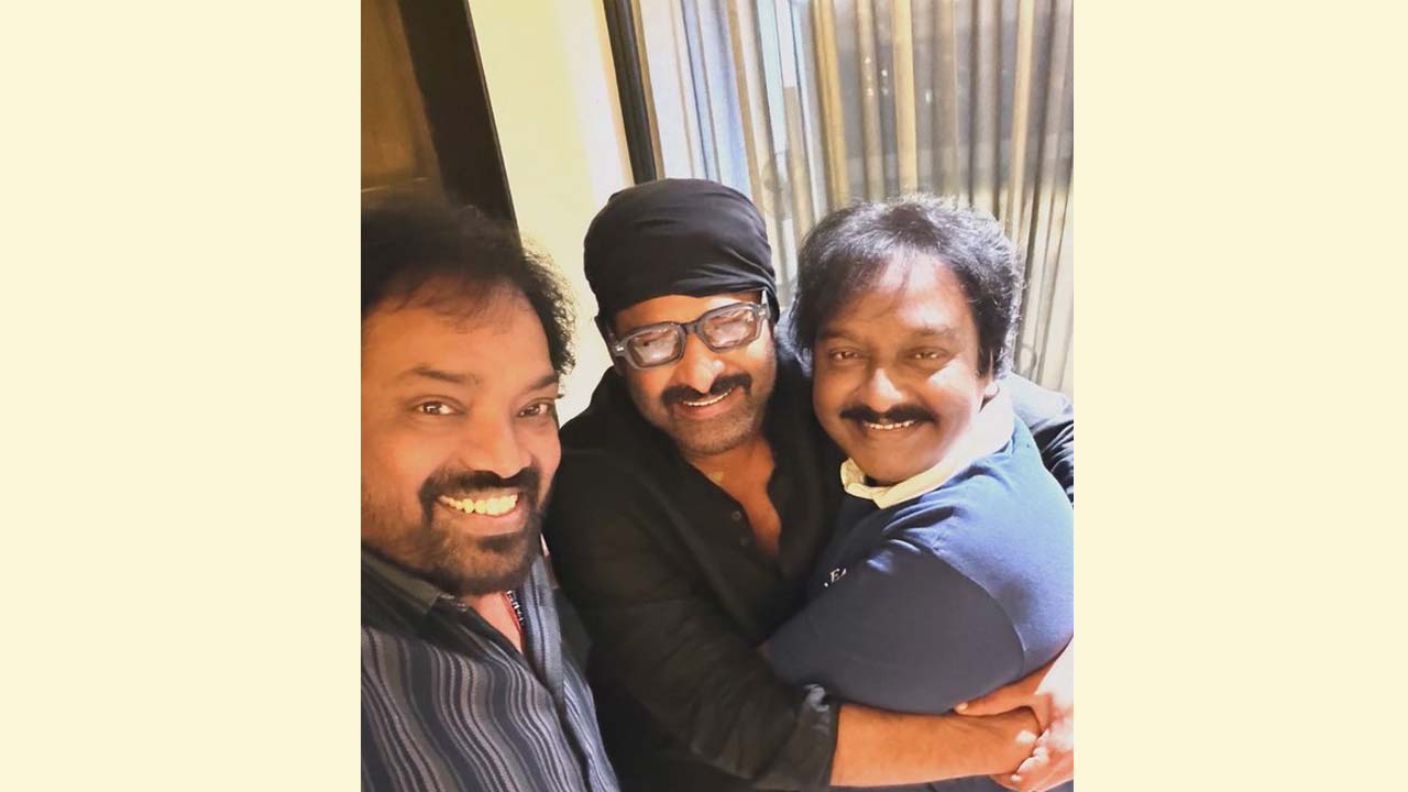 Prabhas : ప్లాప్ డైరెక్టర్స్ తో ప్రభాస్ భేటీ..సినిమా ఏమైనా చేస్తున్నాడా ?