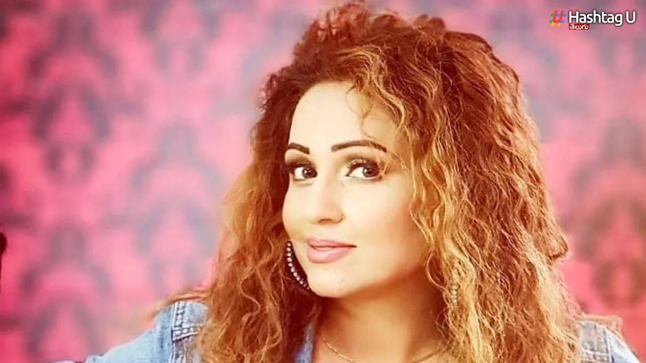 Indian-Origin YouTuber Nancy Grewal