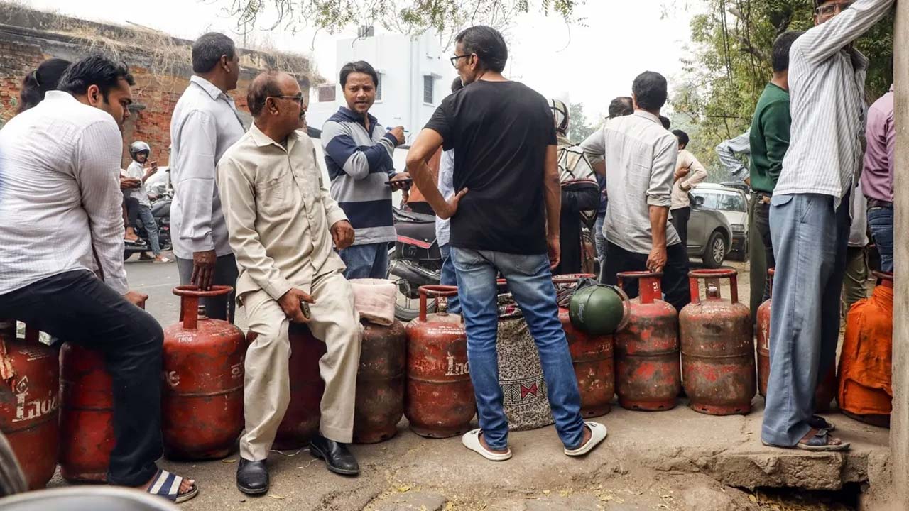 LPG Gas : దేశ ప్రజలకు గుడ్ న్యూస్ తెలిపిన రిలయన్స్ ఇండస్ట్రీస్