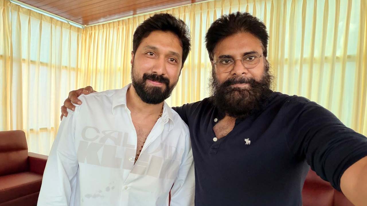 Pawan Kalyan : పవన్ కళ్యాణ్ ను కర్మయోగి తో పోల్చిన డైరెక్టర్