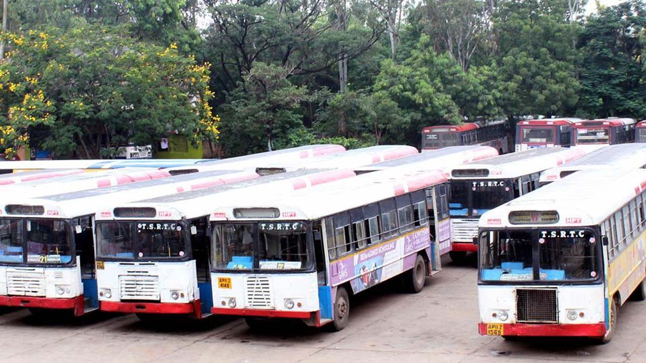 RTC Strike : తెలంగాణ వ్యాప్తంగా బస్సులు బంద్..తీవ్ర ఇబ్బందులు పడుతున్న ప్రయాణికులు