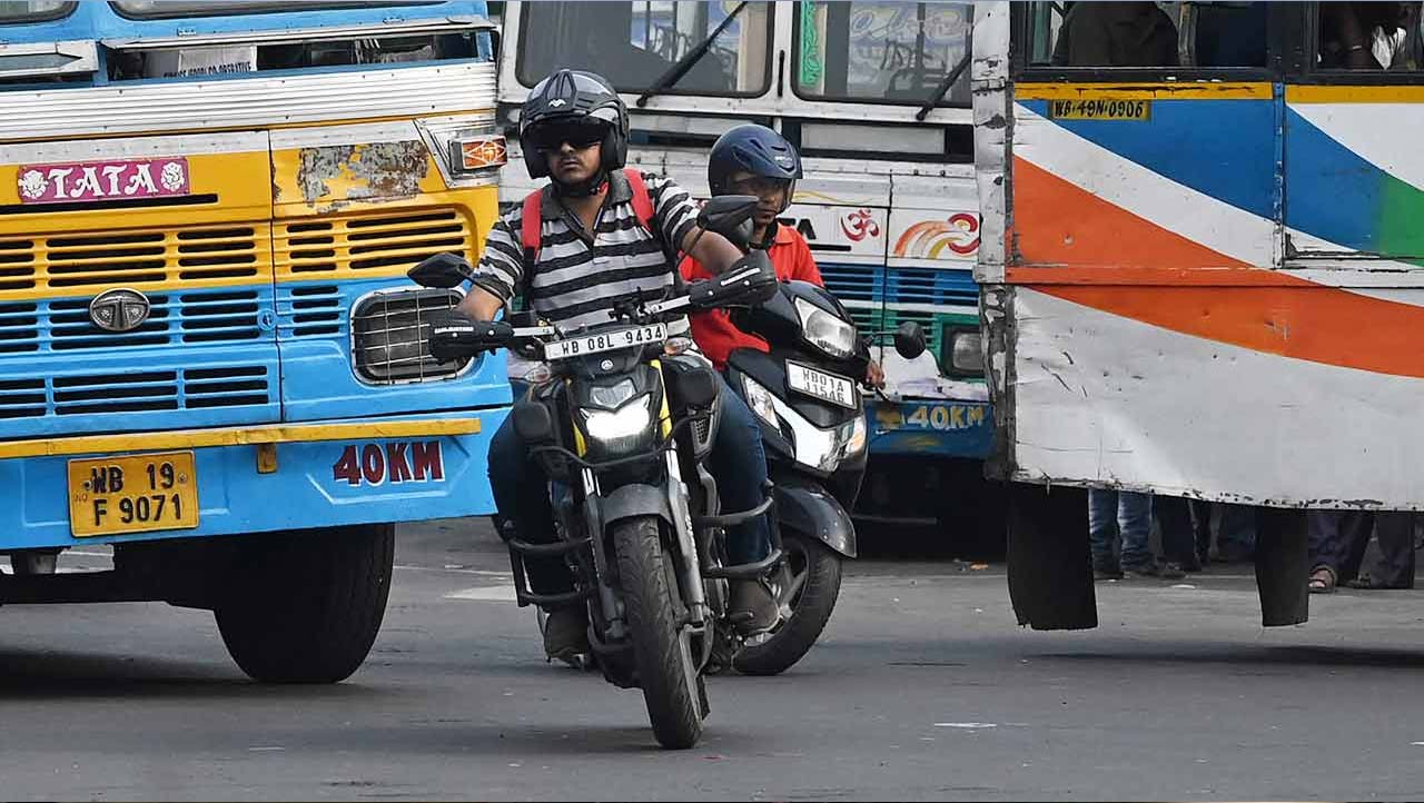 Bengal Elections : టూవీలర్స్ పై ఆంక్షలు