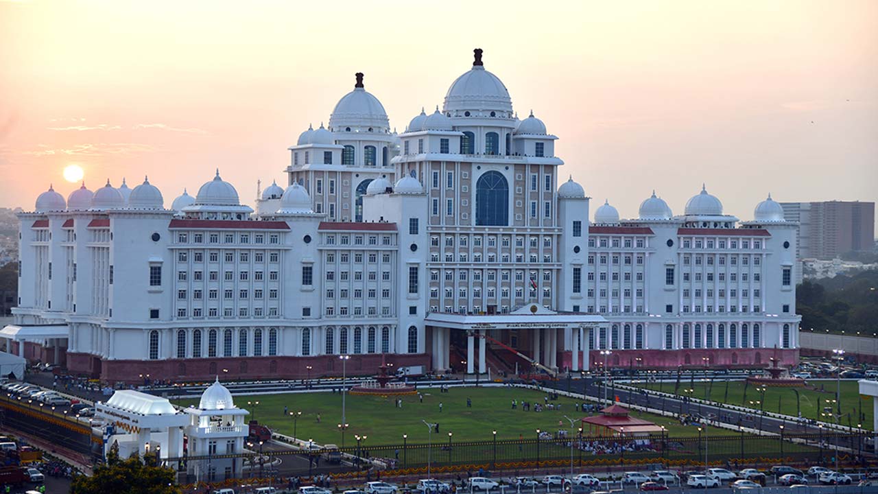 Outsourcing Contracts : తెలంగాణ సచివాలయంలోని అవుట్‌సోర్సింగ్ కాంట్రాక్టుల కేటాయింపుల్లో అవకతవకలు ?