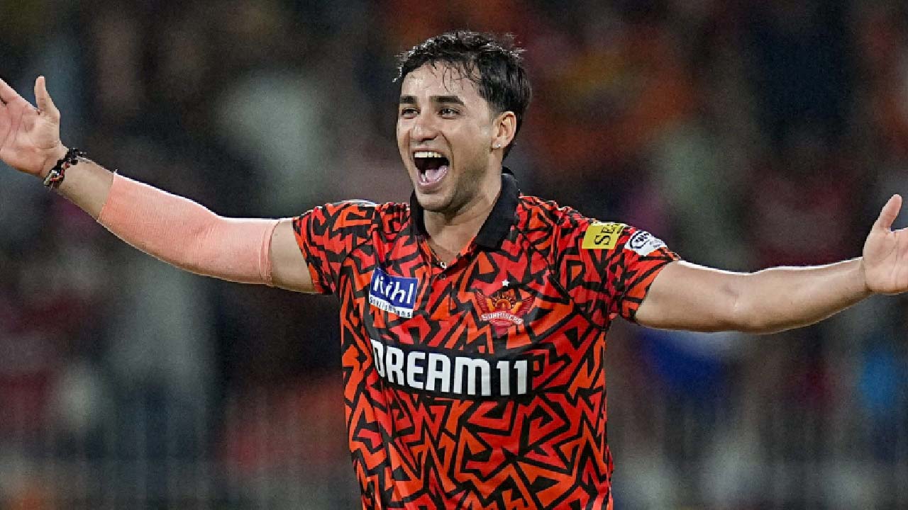 Abhishek Sharma : బల్కంపేట్ ఎల్లమ్మను దర్శించుకున్న అభిషేక్..అమ్మ నీ దయ !!