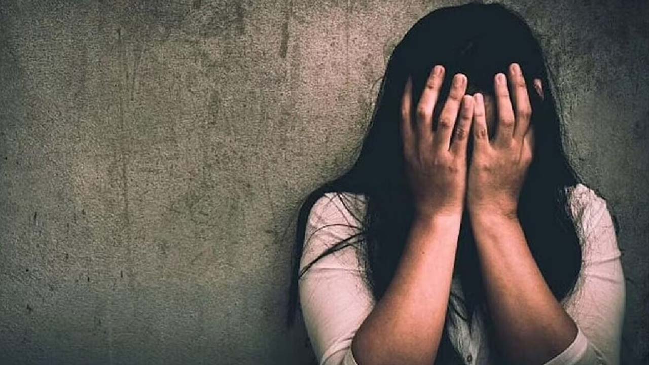 Gang Rape : 13 ఏళ్ల మైనర్ బాలికపై సామూహిక అత్యాచారం..జోరు వర్షంలో దారుణం