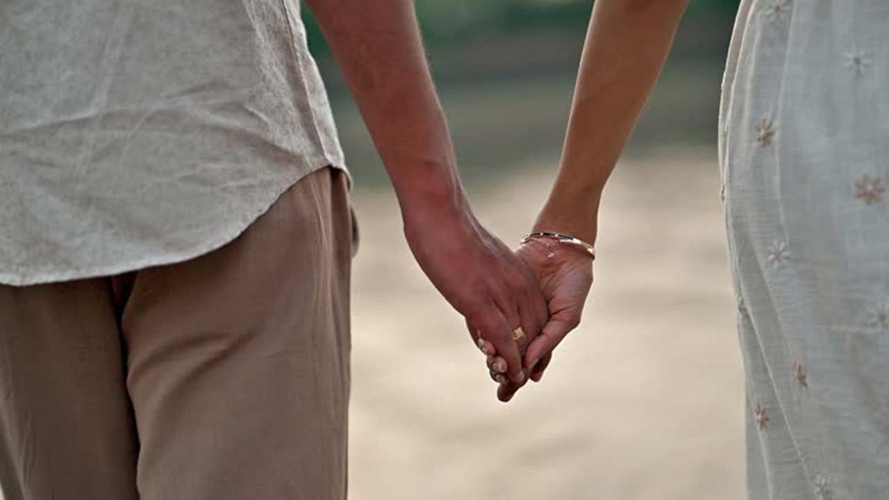 Lovers Videos : ఏకాంతగా ఉన్న ప్రేమ జంటల వీడియోస్ తీసిన ఏఎస్సై సస్పెండ్