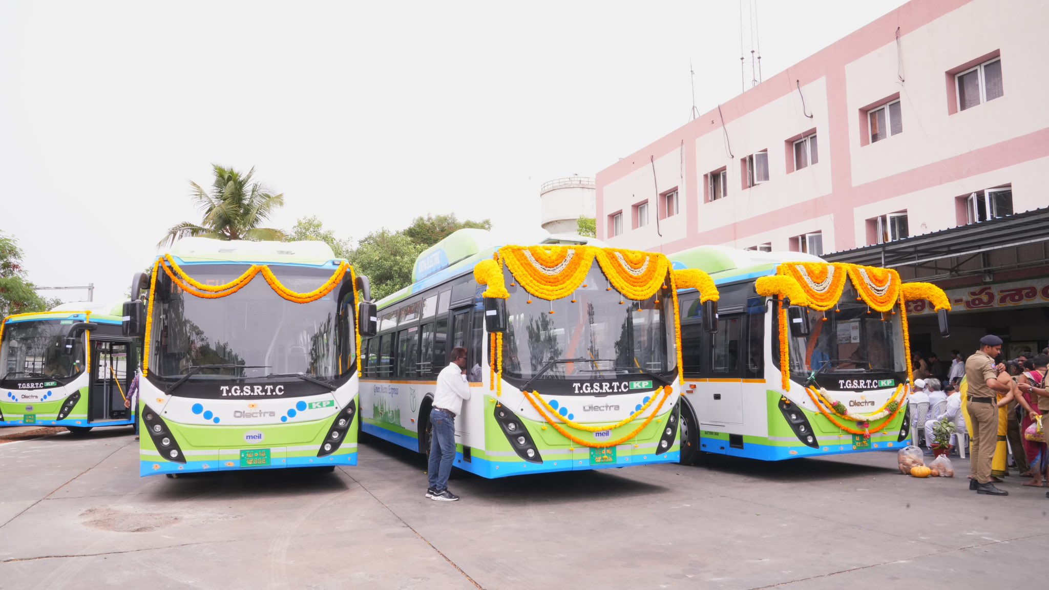 EV Bus : కాలుష్యానికి చెక్.. నగర రోడ్లపైకి 60 కొత్త ఎలక్ట్రిక్ బస్సులు