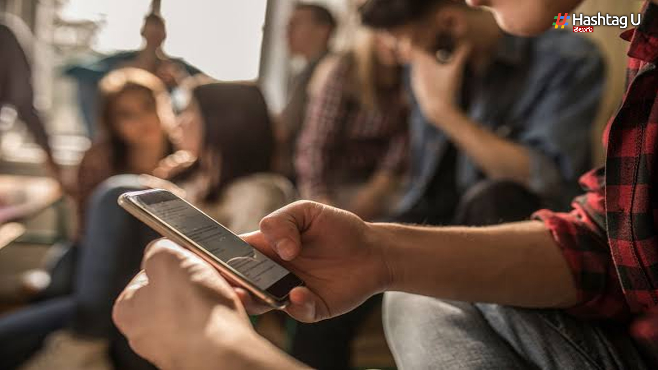 Smartphone using: ఈ లక్షణాలు మీలో ఉన్నాయా? నో డౌట్, స్మార్ట్‌ఫోన్‌కు అడిక్ట్ అయినట్లే!!